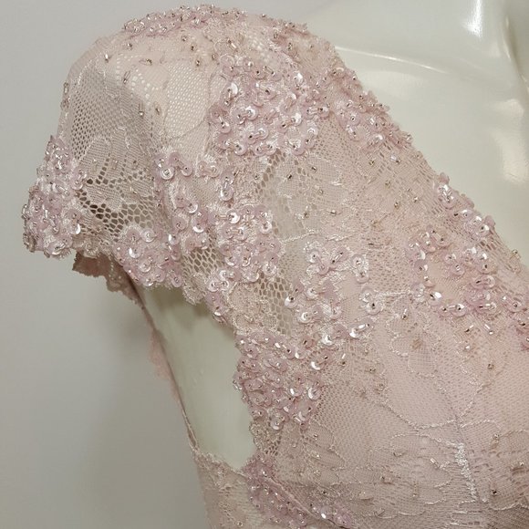 Hand beaded pastel pink cap sleeve lace crop top. - Picture 3 of 9